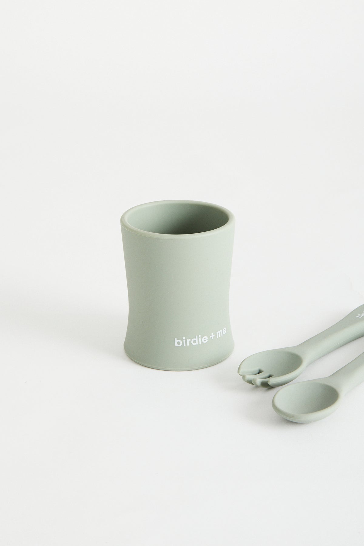 Silicone cup in Teal, birdie + me logo along bottom. Teamed with silicone cutlery in Teal.