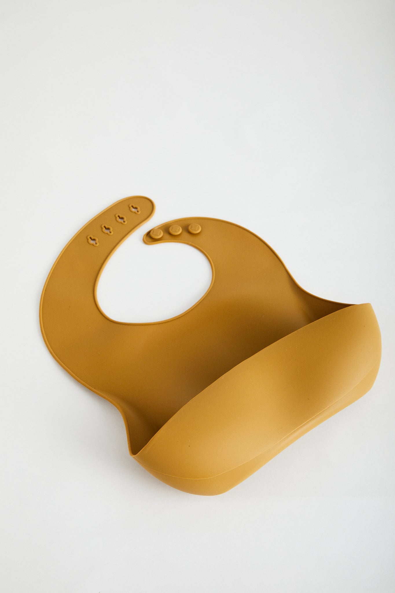 Silicone Bib in Clay. 