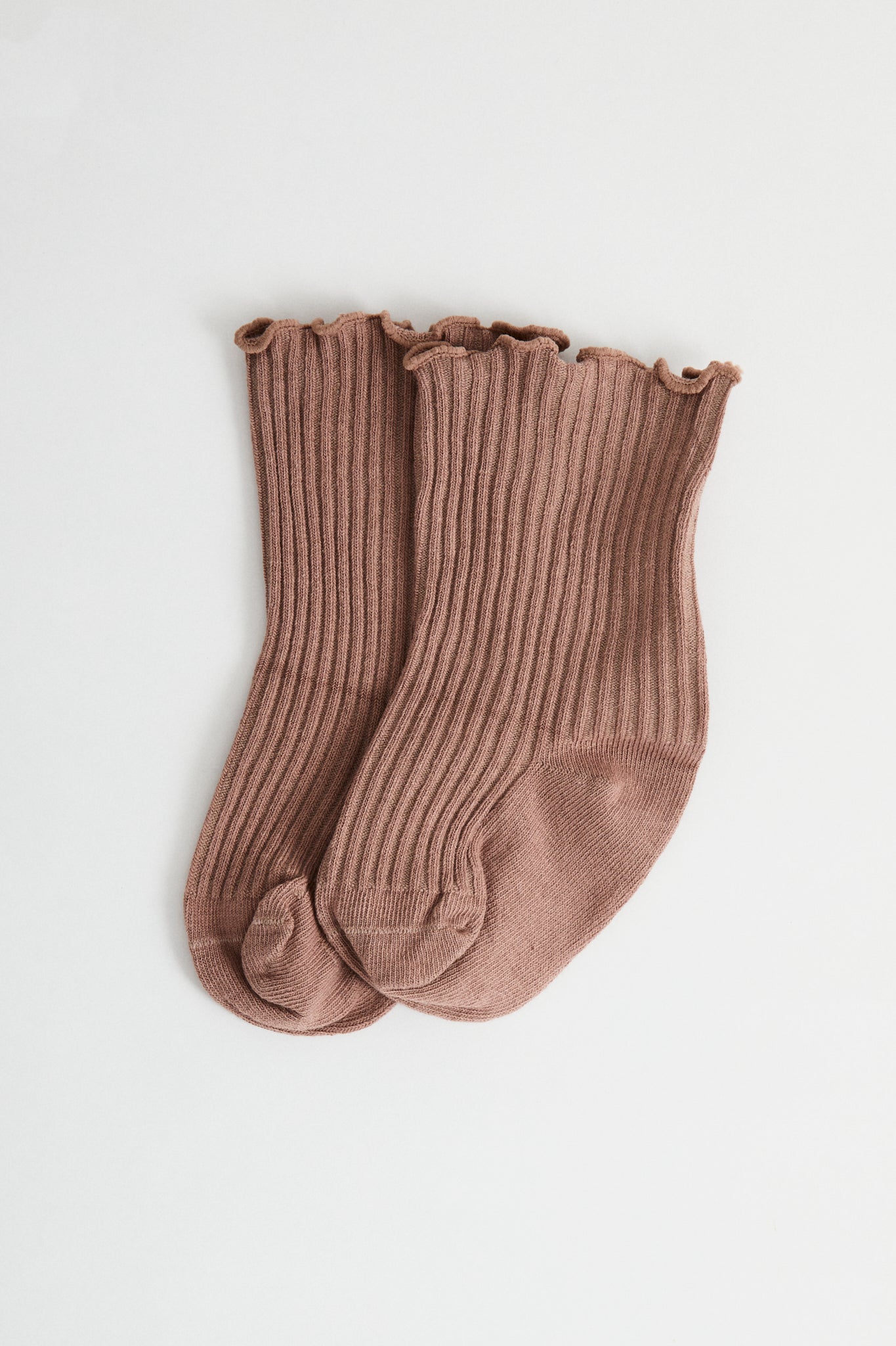 Ruffle and ribbed Socks in Dusty Pink