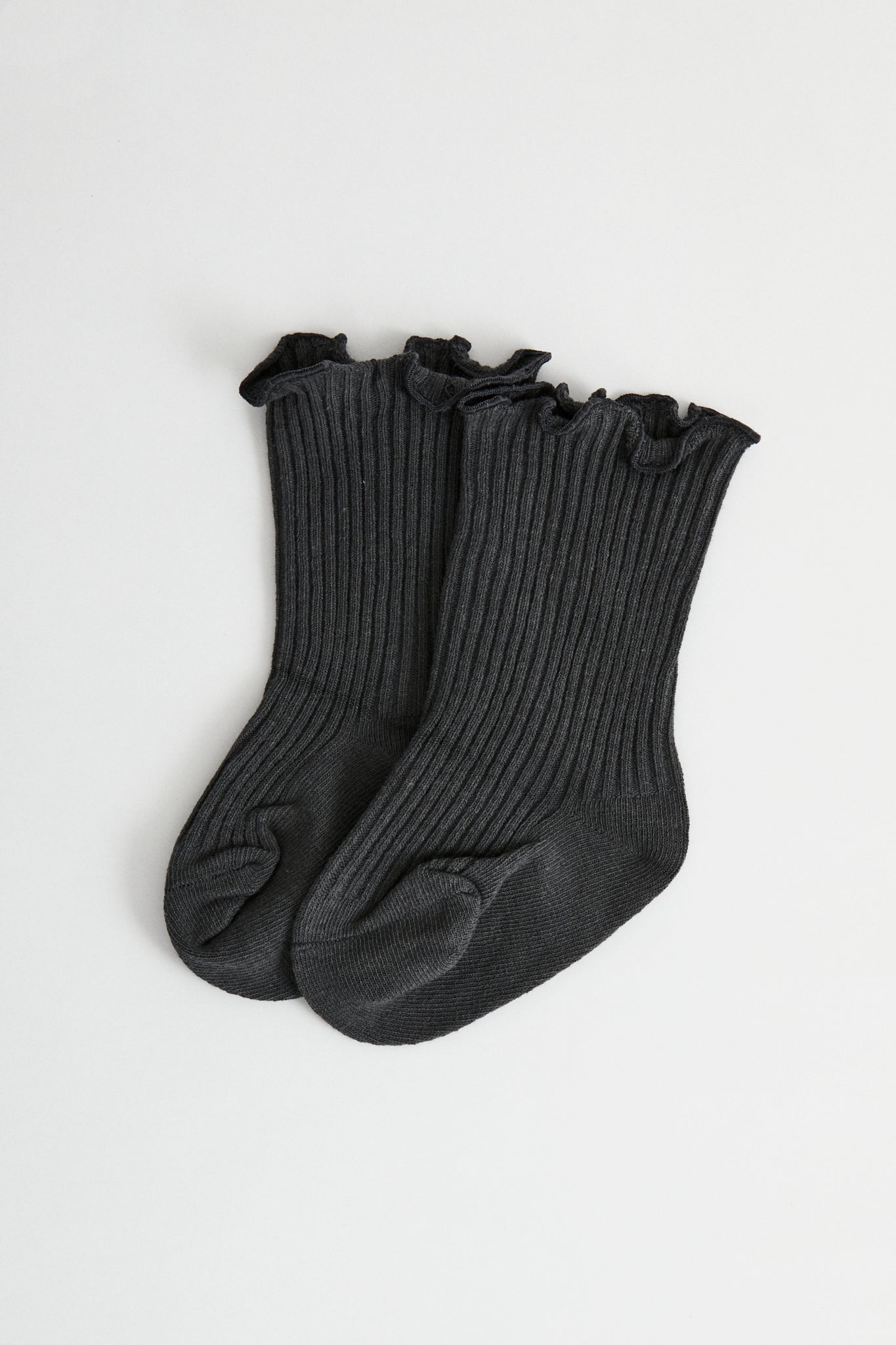 Ruffle and ribbed Socks in charcoal 