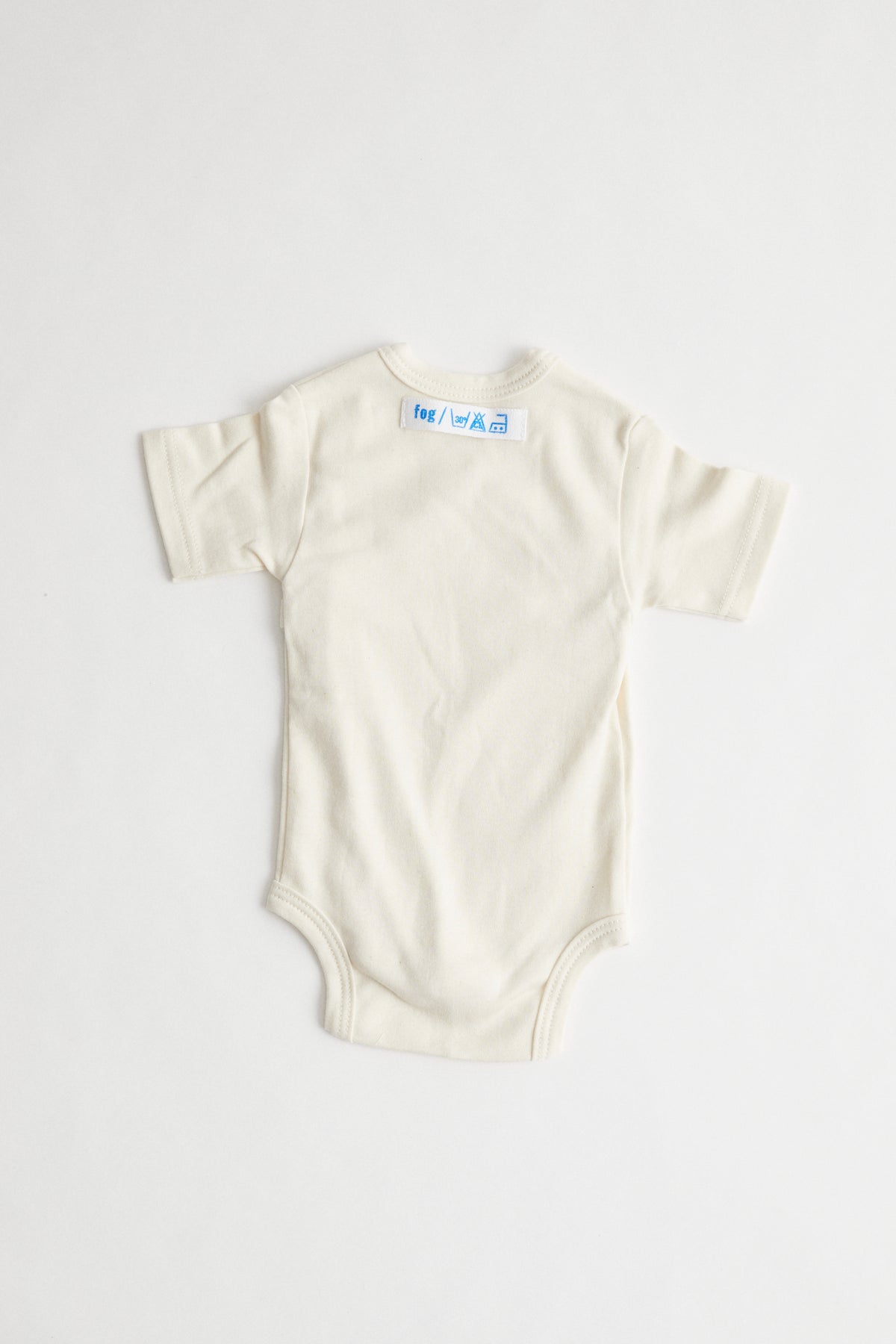 Kimono style organic cotton baby onesie. Packed in drawstring bag.