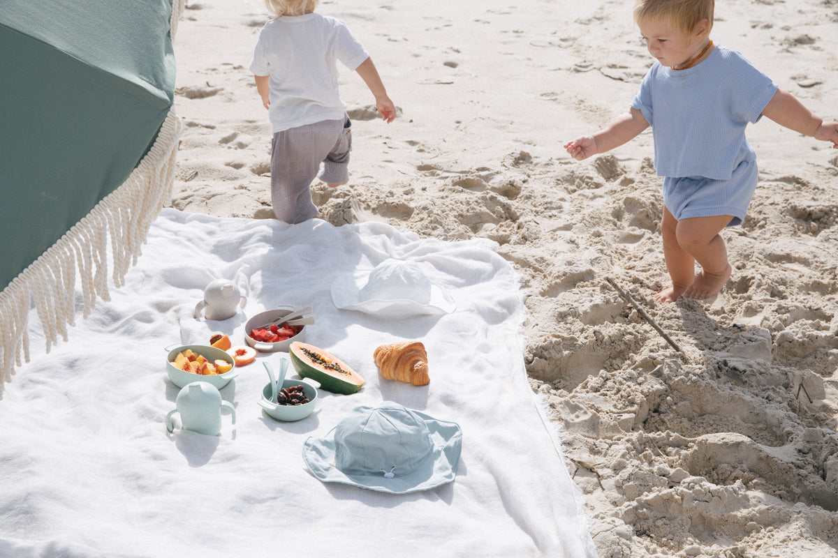 Wheat straw dinnerware set in Rose, -Set contains: 1 x large bowl, 1 x small bowl, 1 x spoon &amp; fork