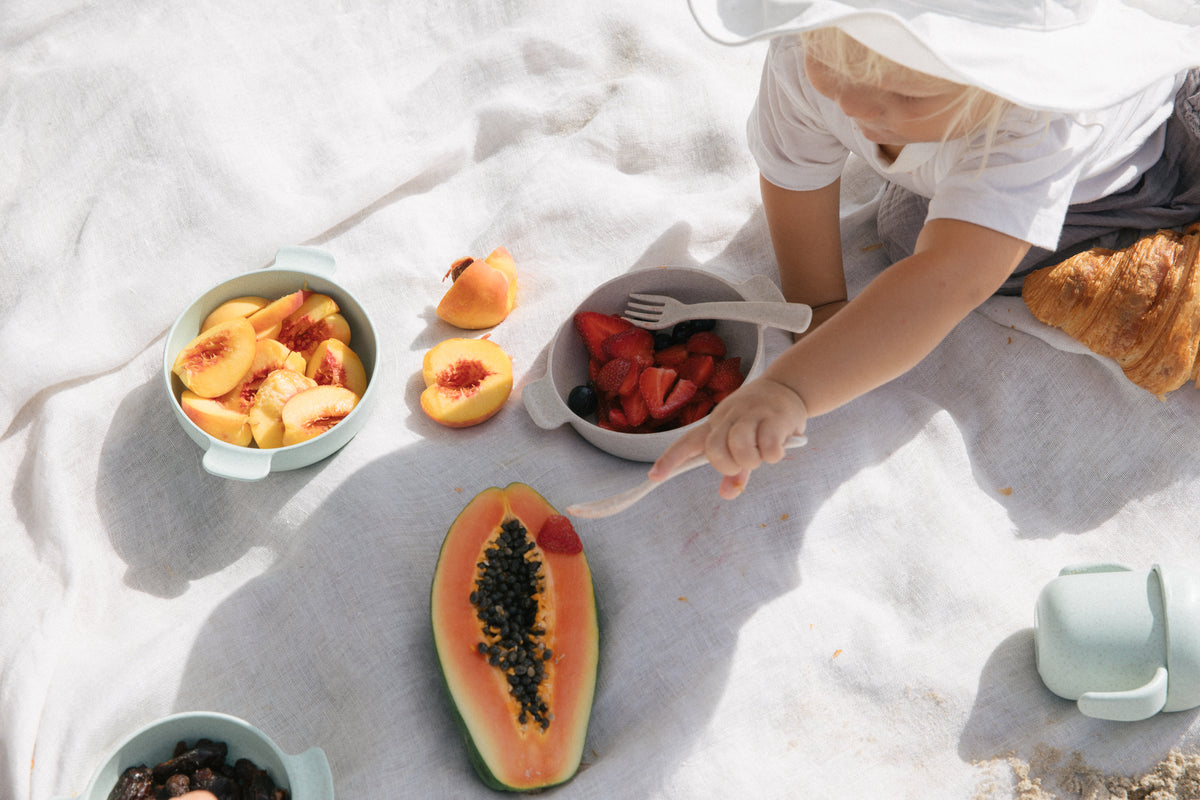 Wheat straw dinnerware set in Oat, -Set contains: 1 x large bowl, 1 x small bowl, 1 x spoon &amp; fork
